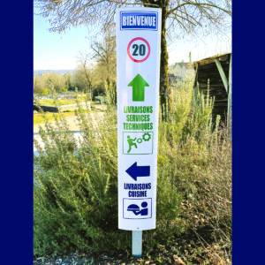 PANNEAU TOTEM POUR DE LA SIGNALISATION